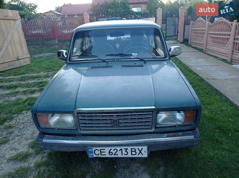 Седан ВАЗ / Lada 2107 2004 в Черновцах