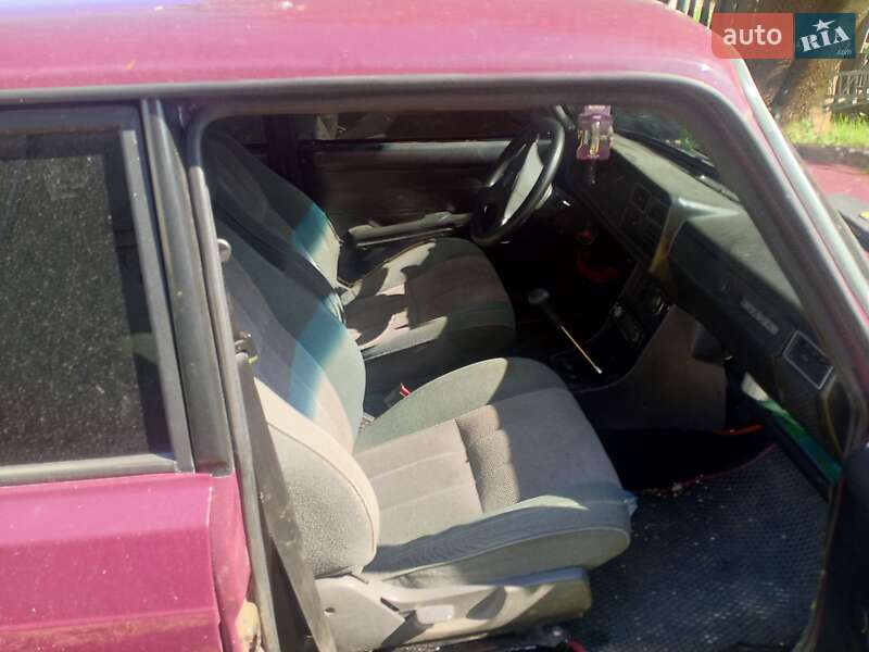 Седан ВАЗ / Lada 2107 2000 в Киеве