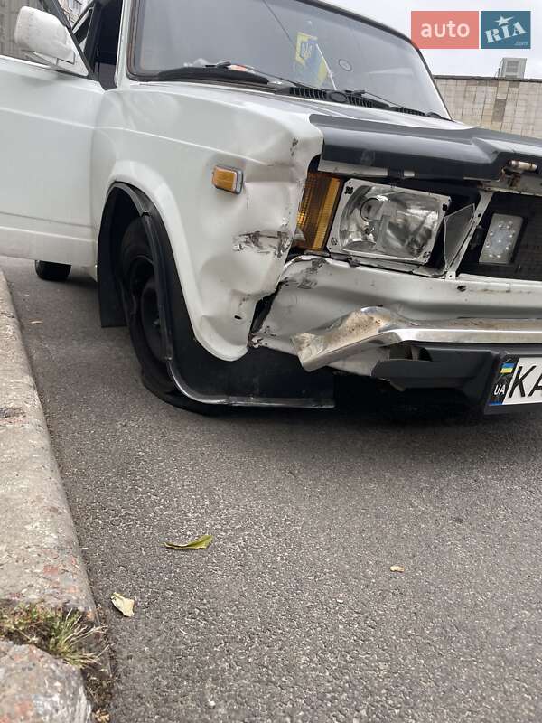 Седан ВАЗ / Lada 2107 1991 в Киеве