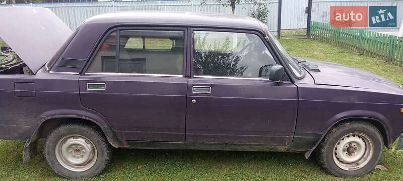 Седан ВАЗ / Lada 2107 2004 в Житомире