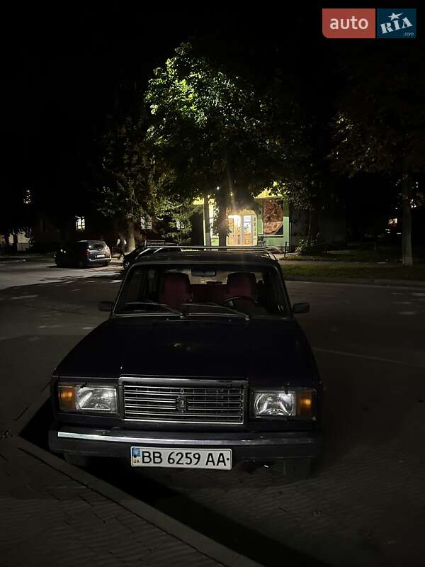 Седан ВАЗ / Lada 2107 2004 в Нововолынске