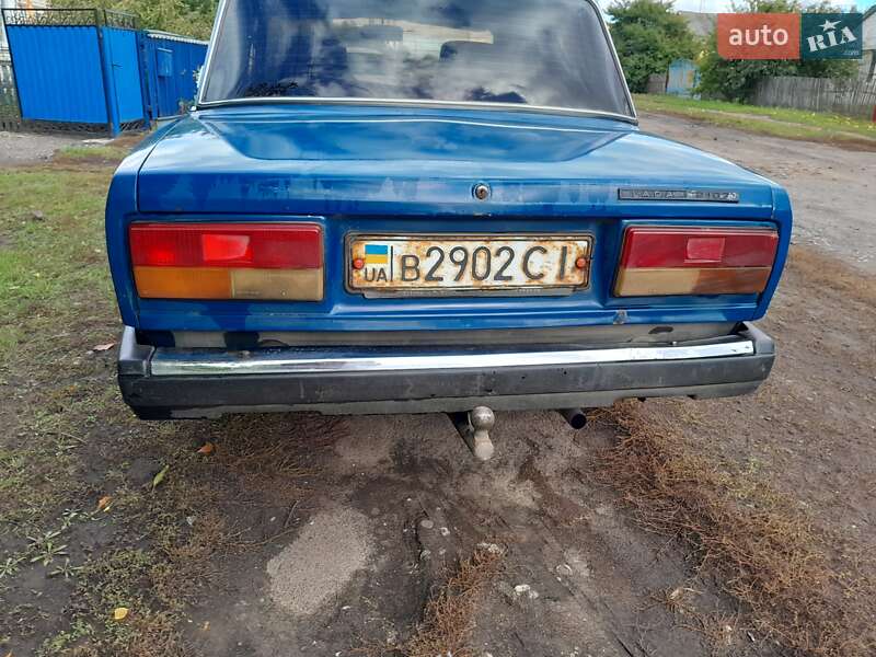 Седан ВАЗ / Lada 2107 1991 в Ромнах