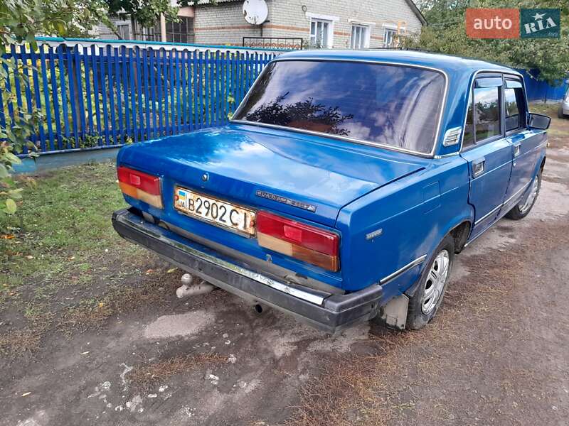 Седан ВАЗ / Lada 2107 1991 в Ромнах