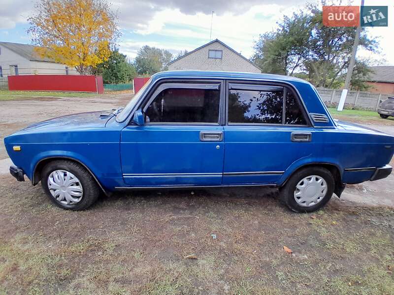 Седан ВАЗ / Lada 2107 1991 в Ромнах