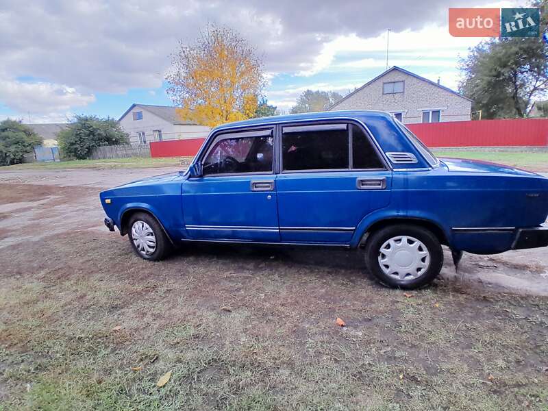 Седан ВАЗ / Lada 2107 1991 в Ромнах