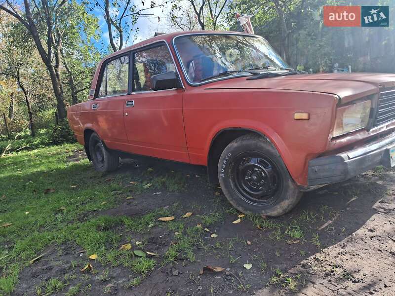 Седан ВАЗ 2107 1982 в  фото Седан ВАЗ 2107 1982 в