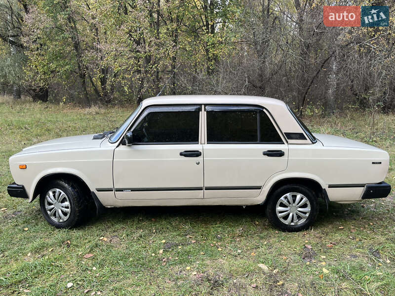 Седан ВАЗ / Lada 2107 1996 в Чернигове