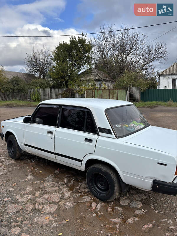 Седан ВАЗ / Lada 2107 1997 в Новоукраинке
