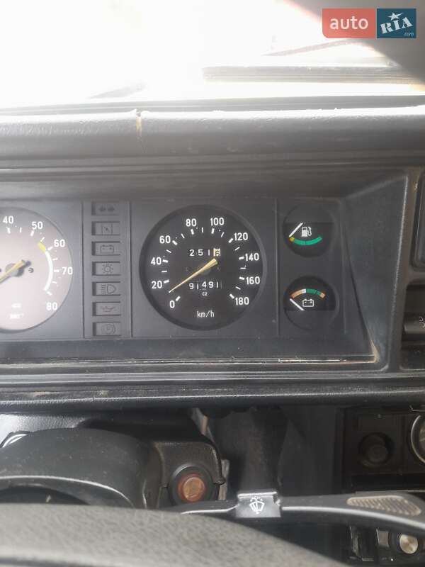 Седан ВАЗ / Lada 2107 2002 в Чернівцях