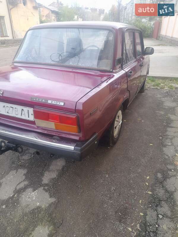 Седан ВАЗ / Lada 2107 2002 в Чернівцях