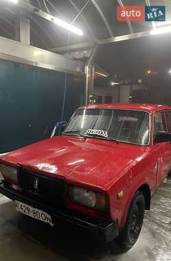 Седан ВАЗ 2107 1983 в Черкасах