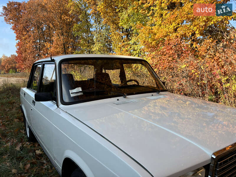 Седан ВАЗ / Lada 2107 2000 в Чернігові