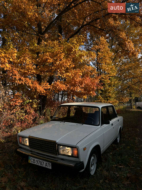 Седан ВАЗ / Lada 2107 2000 в Чернігові