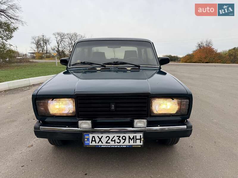 Седан ВАЗ / Lada 2107 2005 в Краснограде