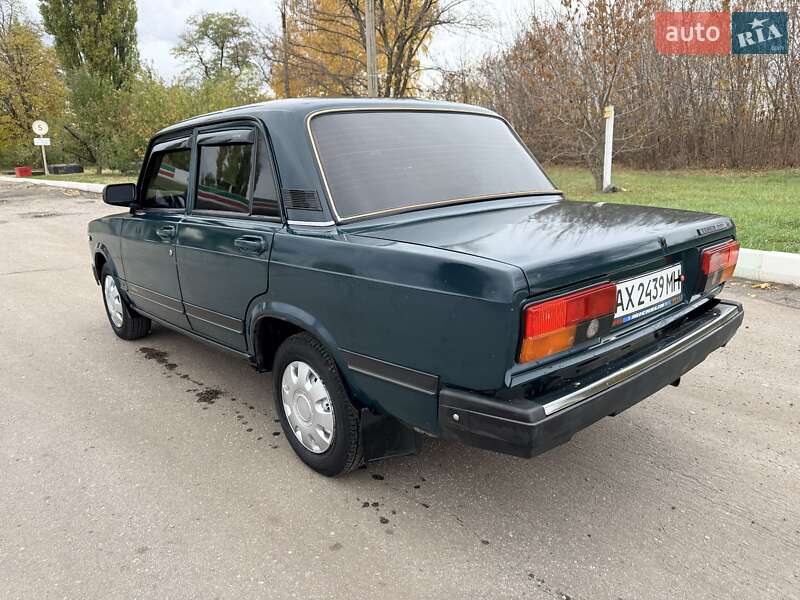 Седан ВАЗ / Lada 2107 2005 в Краснограде