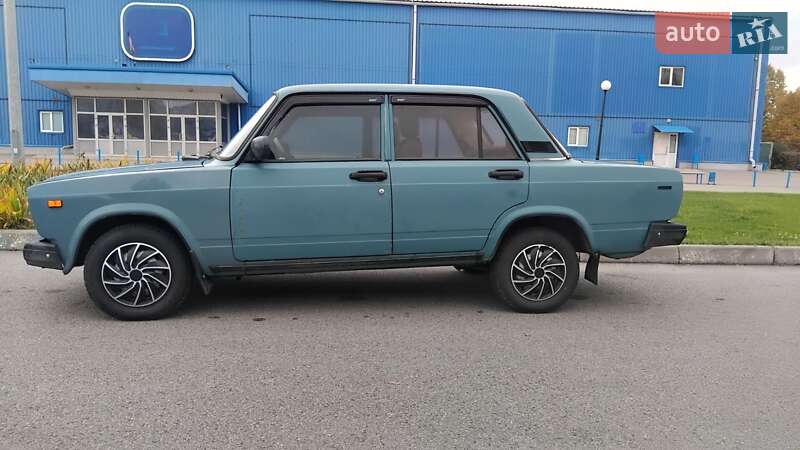 Седан ВАЗ / Lada 2107 2004 в Харькове