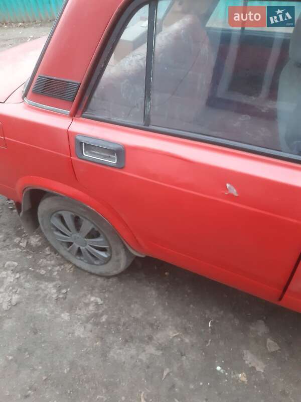 Седан ВАЗ / Lada 2107 1995 в Шполе