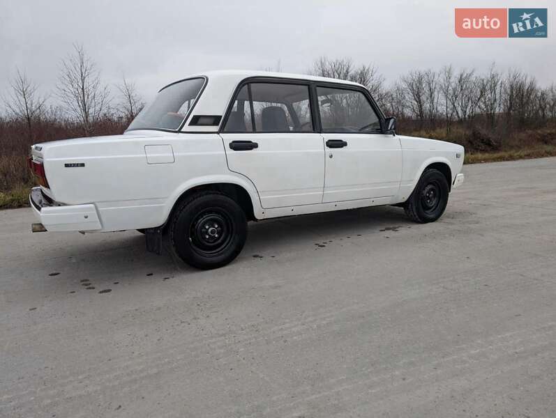 Седан ВАЗ / Lada 2107 1991 в Хотине фото 2 Седан ВАЗ / Lada 2107 1991 в Хотине
