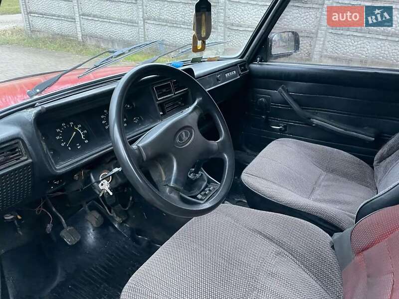 Седан ВАЗ / Lada 2107 1995 в Чернівцях