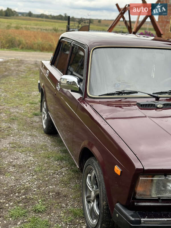 Седан ВАЗ / Lada 2107 2006 в Сокирянах