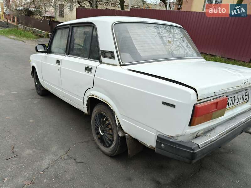Седан ВАЗ / Lada 2107 1992 в Лысянке