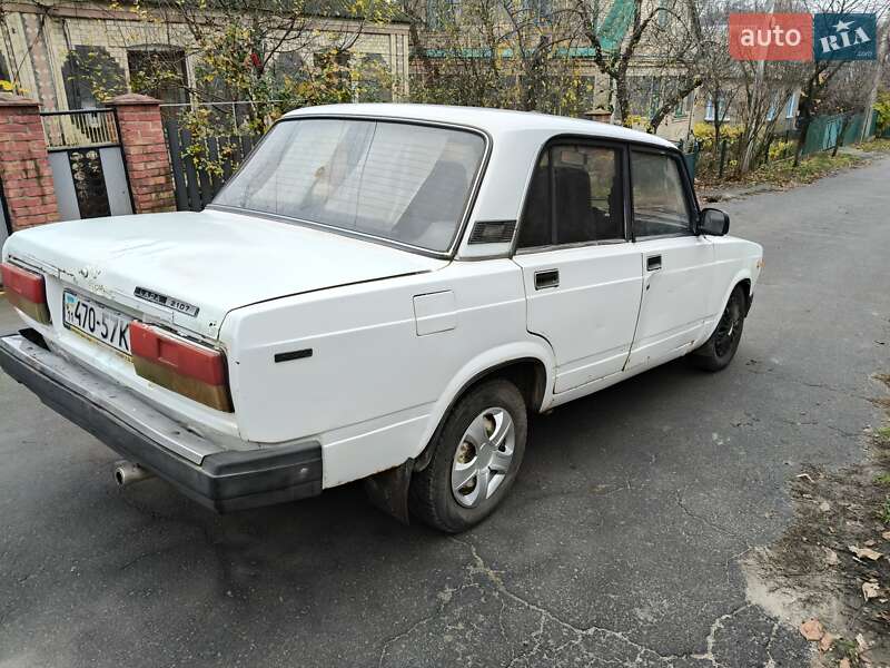 Седан ВАЗ / Lada 2107 1992 в Лысянке