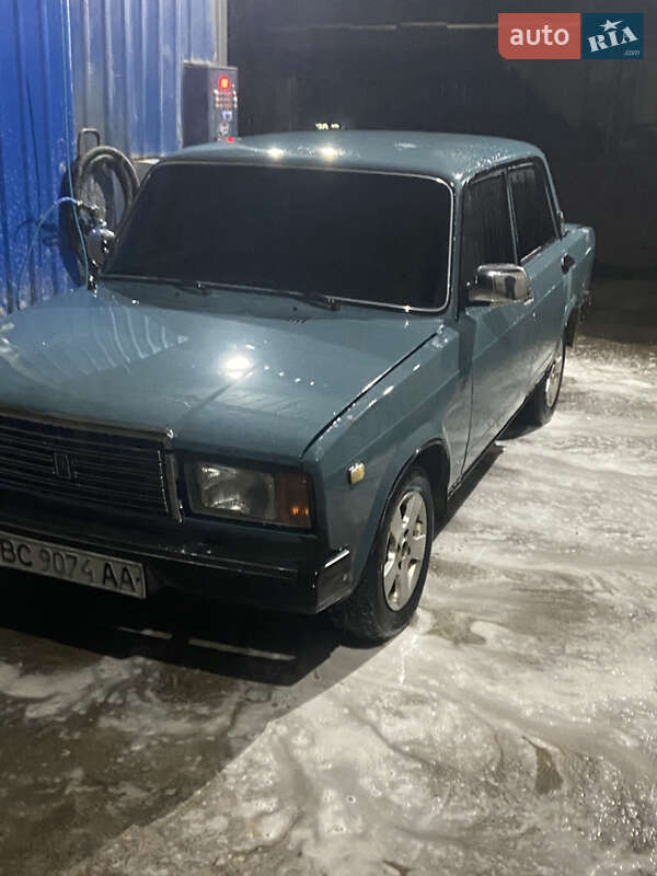 Седан ВАЗ / Lada 2107 2004 в Львове