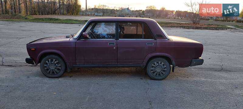 Седан ВАЗ / Lada 2107 1996 в Горишних Плавнях фото 3 Седан ВАЗ / Lada 2107 1996 в Горишних Плавнях