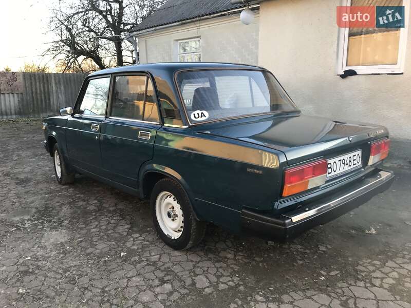 Седан ВАЗ / Lada 2107 2002 в Почаеве