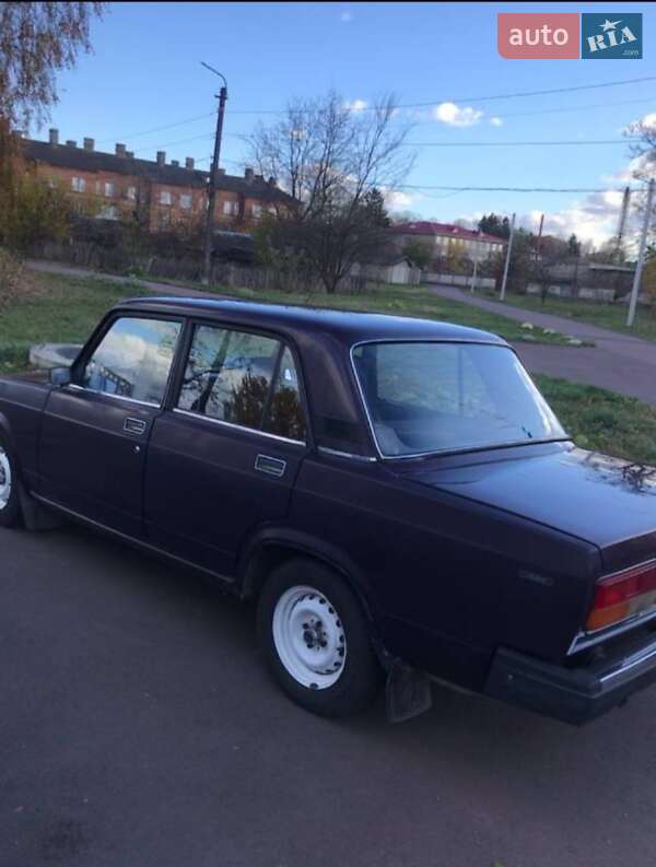 Седан ВАЗ / Lada 2107 2004 в Овруче