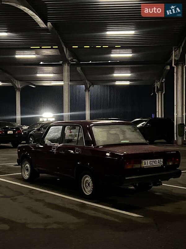 Седан ВАЗ / Lada 2107 1984 в Киеве