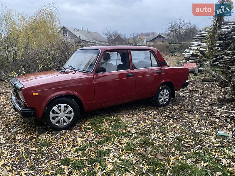 Седан ВАЗ / Lada 2107 2002 в Звягеле