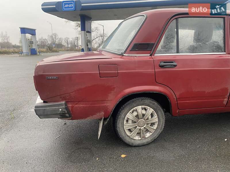 Седан ВАЗ / Lada 2107 2002 в Звягеле