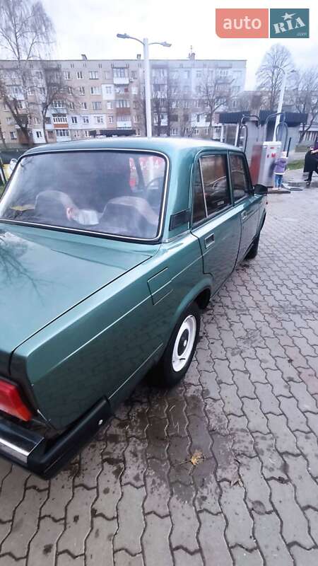 Седан ВАЗ / Lada 2107 2006 в Калуше