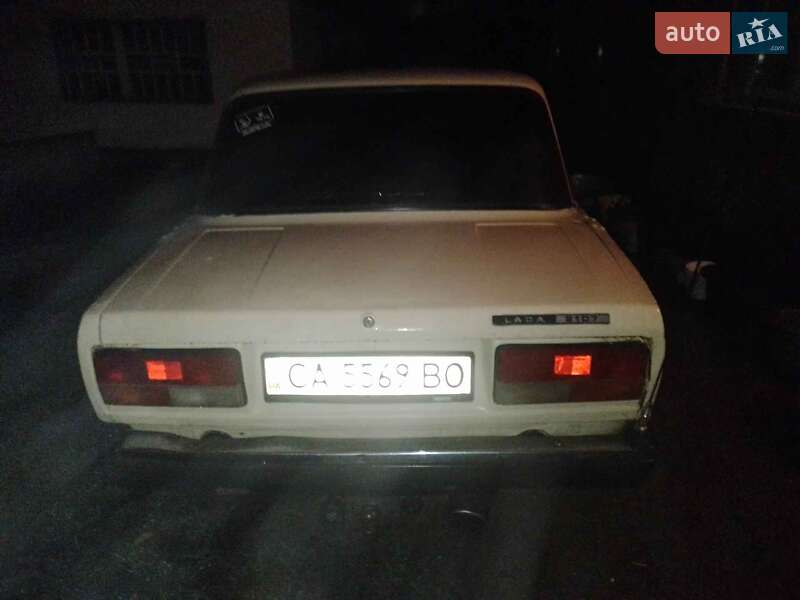 Седан ВАЗ / Lada 2107 1985 в Умани