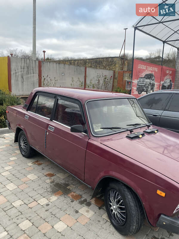 Седан ВАЗ / Lada 2107 2002 в Могилев-Подольске