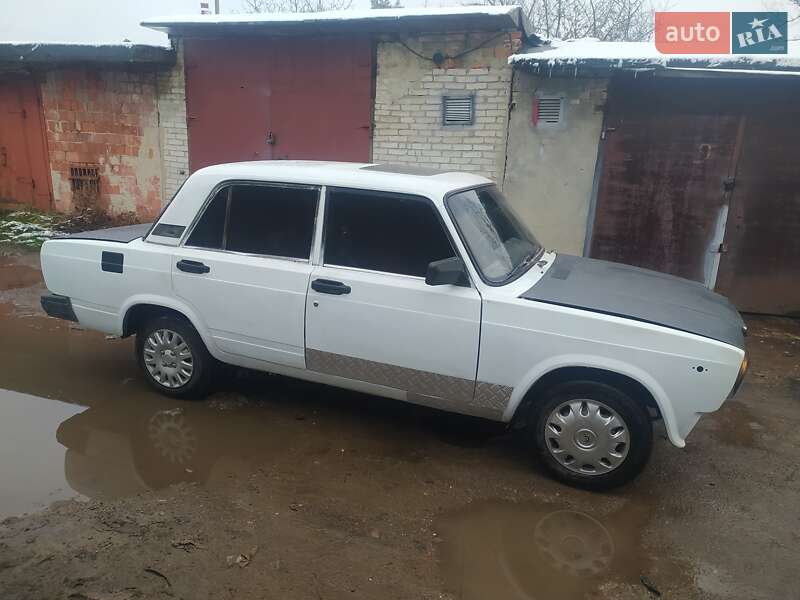 Седан ВАЗ / Lada 2107 1985 в Калуші