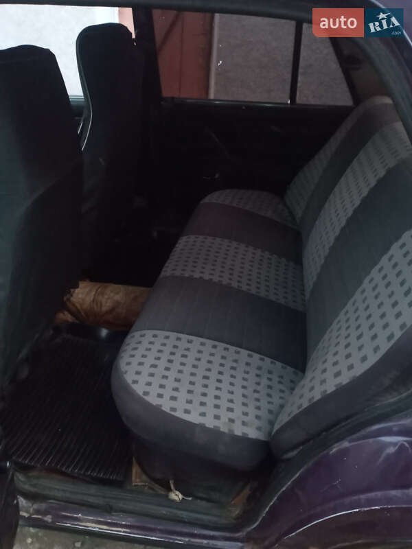 Седан ВАЗ / Lada 2107 2002 в Шаргороде