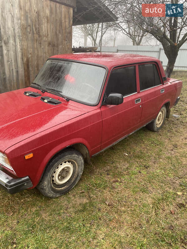 Седан ВАЗ / Lada 2107 2005 в Рожнятове