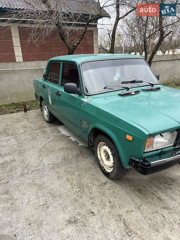 Седан ВАЗ / Lada 2107 2004 в Чернівцях