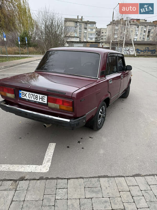 Седан ВАЗ / Lada 2107 2002 в Рівному