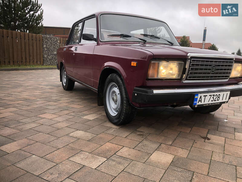 Седан ВАЗ / Lada 2107 2003 в Ивано-Франковске