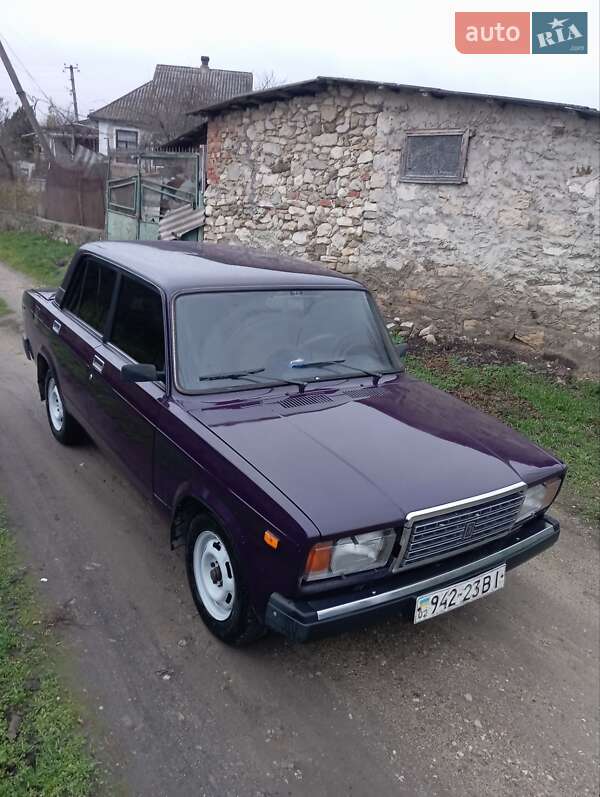 Седан ВАЗ / Lada 2107 2002 в Могилев-Подольске