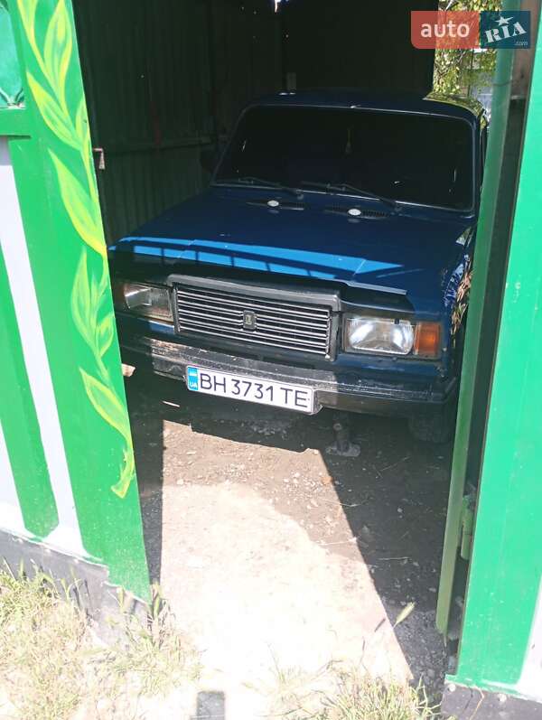 Седан ВАЗ / Lada 2107 2001 в Черноморске