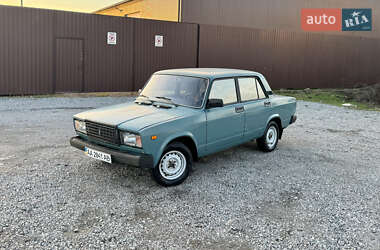 Седан ВАЗ / Lada 2107 2004 в Киеве