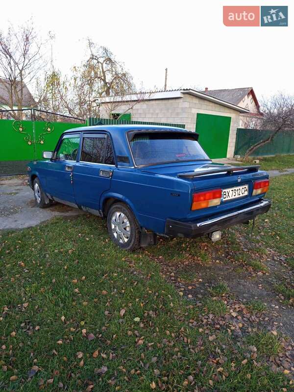 Седан ВАЗ / Lada 2107 2005 в Полонному