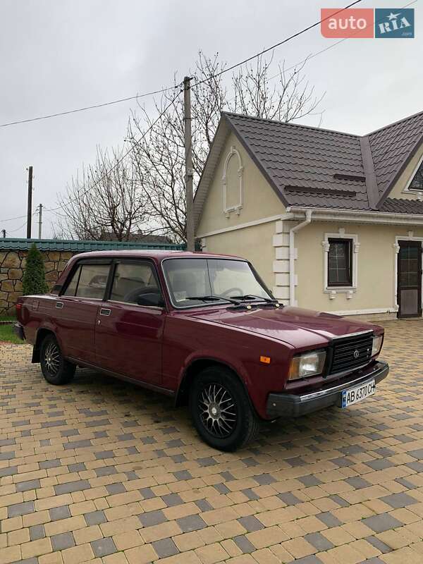 Седан ВАЗ / Lada 2107 2002 в Могилів-Подільському