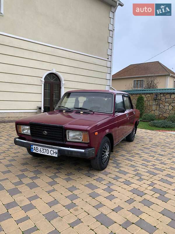 Седан ВАЗ / Lada 2107 2002 в Могилів-Подільському