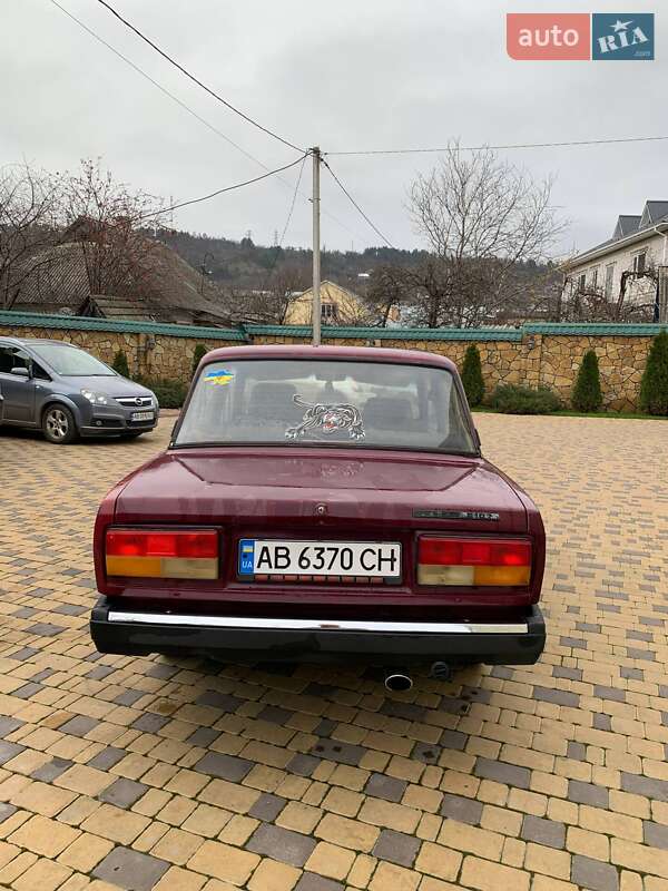 Седан ВАЗ / Lada 2107 2002 в Могилів-Подільському