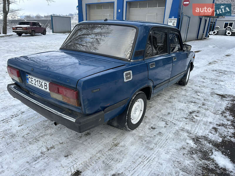 Седан ВАЗ / Lada 2107 2004 в Сторожинце